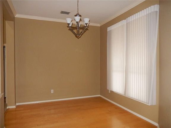 5th image of 2936 Moody Dr