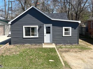 1039 Ennest Blvd, White Lake, MI 48386