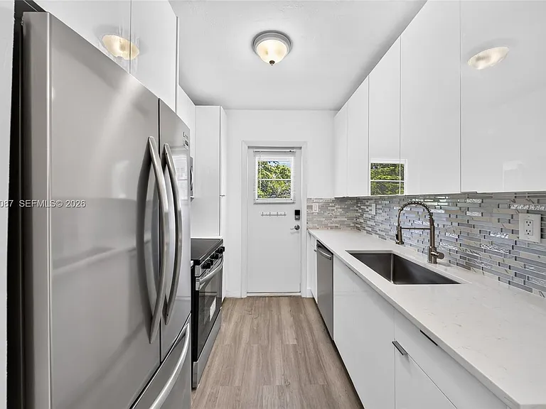 6565 Santona St #B17 — Photo 2