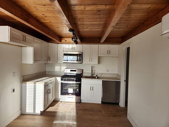 5th image of 608 Balboa Dr #B