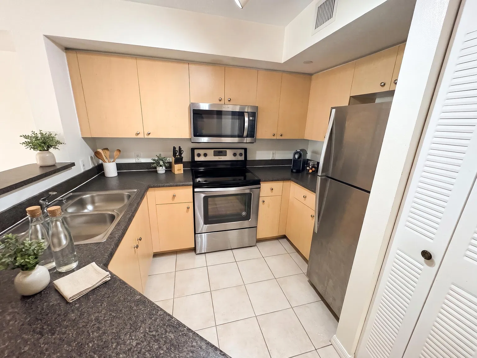 4220 San Marino Blvd — Photo 2