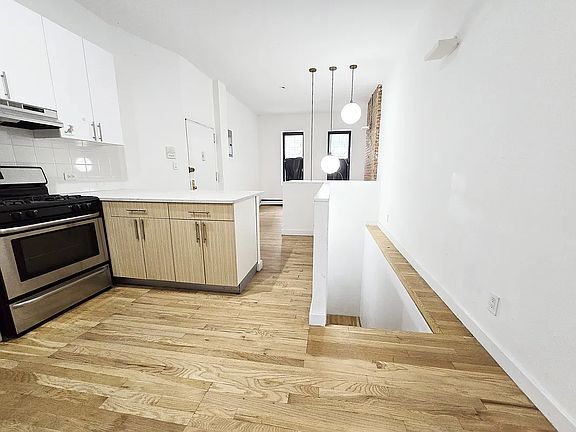 3rd image of 321 Malcolm X Blvd APT 1A