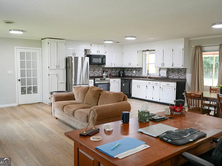 307 Pinewood Dr — Photo 5