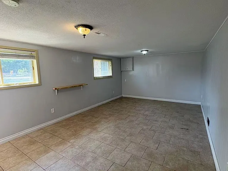 6860 Malden Rd — Photo 4