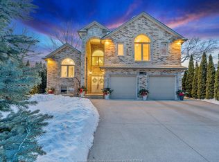 101 Arlington Blvd, Tecumseh, ON N8N 2J6