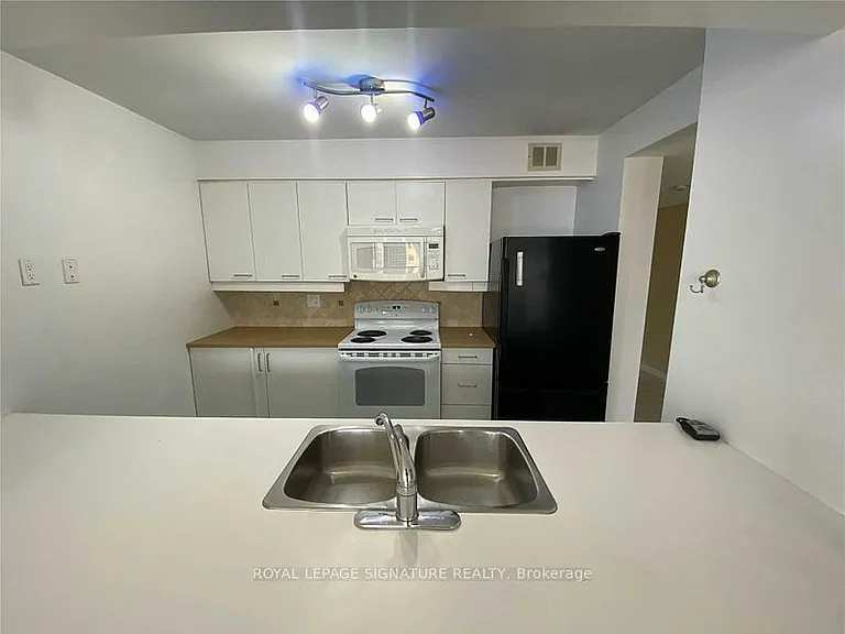 50 Eglinton Ave W #903 — Photo 6