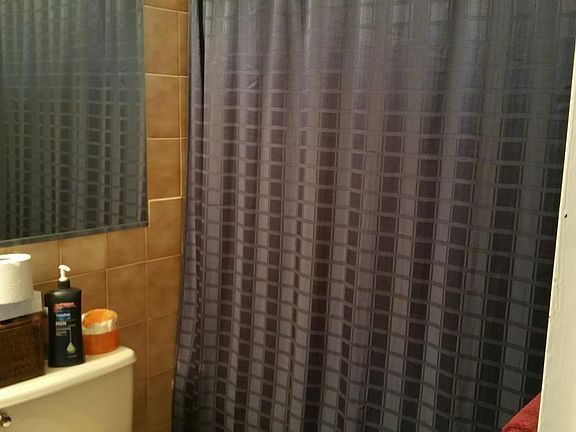 Full bath w/Jacuzzi tub