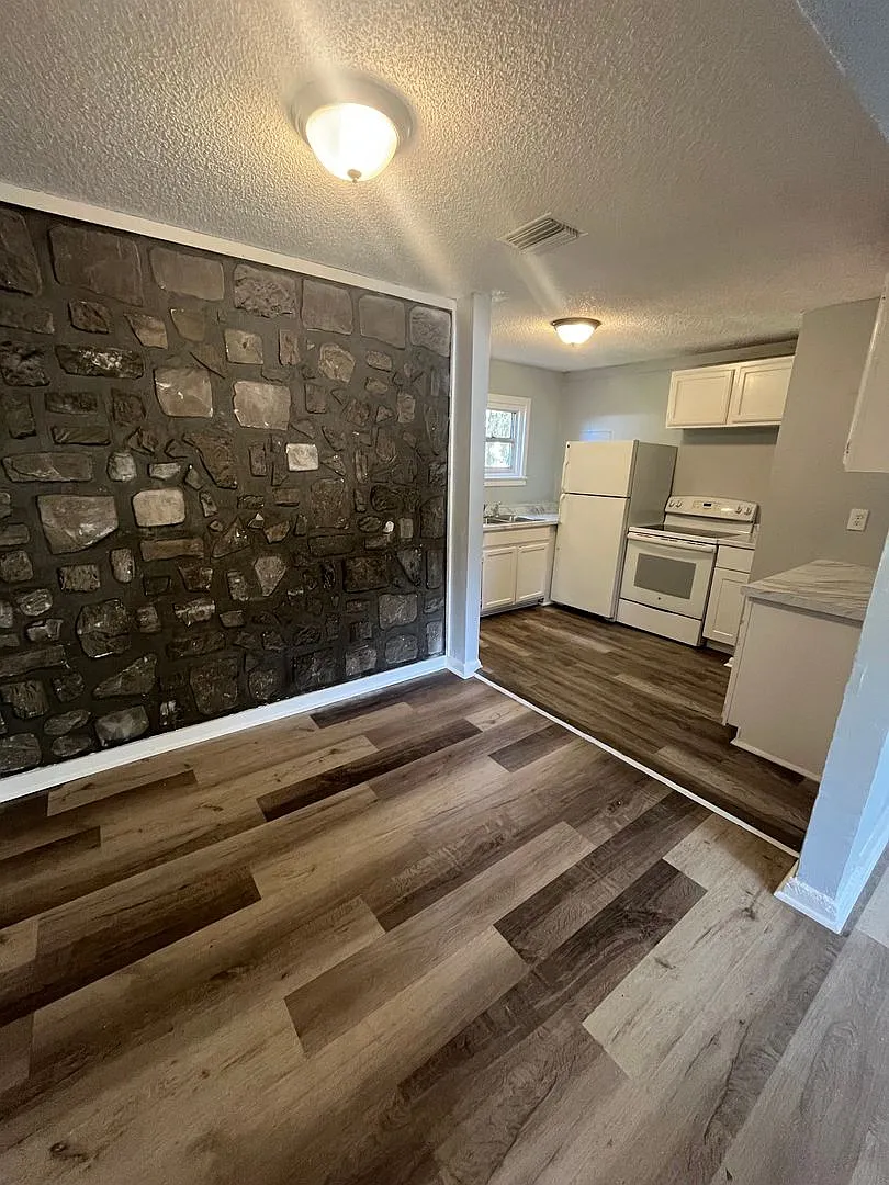 Beautiful 3BR/1BA Lakeland Home with Large Backyard & Covered Porch! — Photo 3