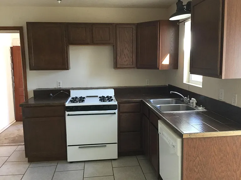 609 S McDonald St — Photo 2
