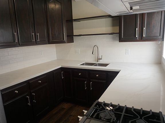 3rd image of 7029 Hazeltine Ave