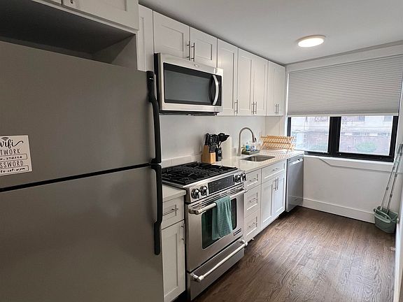 5th image of 506 Grand St Floor 2