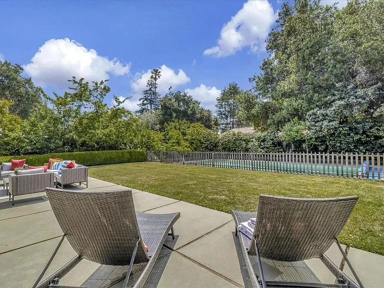 1558 Edgewood Dr — Photo 21