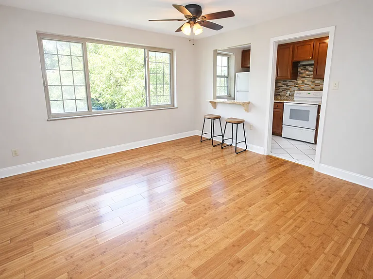 Hardwood 1 Bedroom