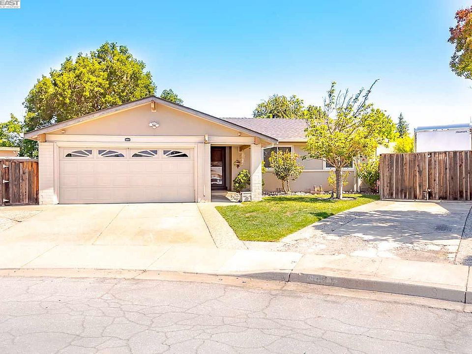 2nd image of 34244 Newton Pl