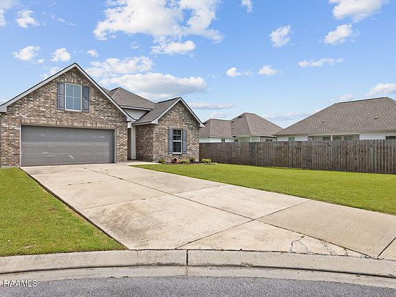 3rd image of 218 Hunters Hill Dr
