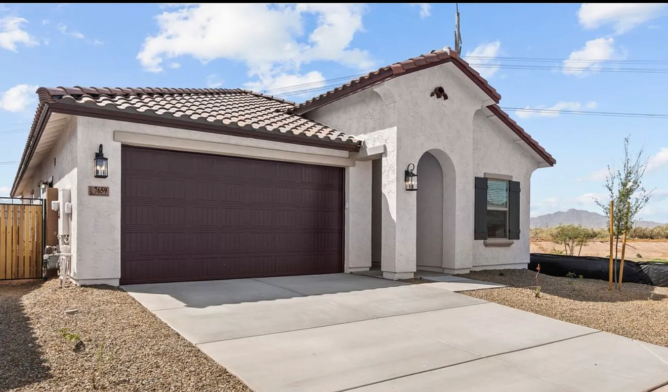 5 bed, 2082 sqft, $3,250 — Photo 2