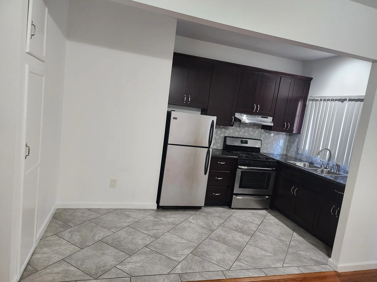 Studio, 425 sqft, $1,325 — Photo 2