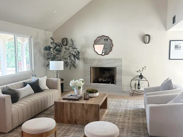 22460 Cairnloch St, Calabasas, CA 91302