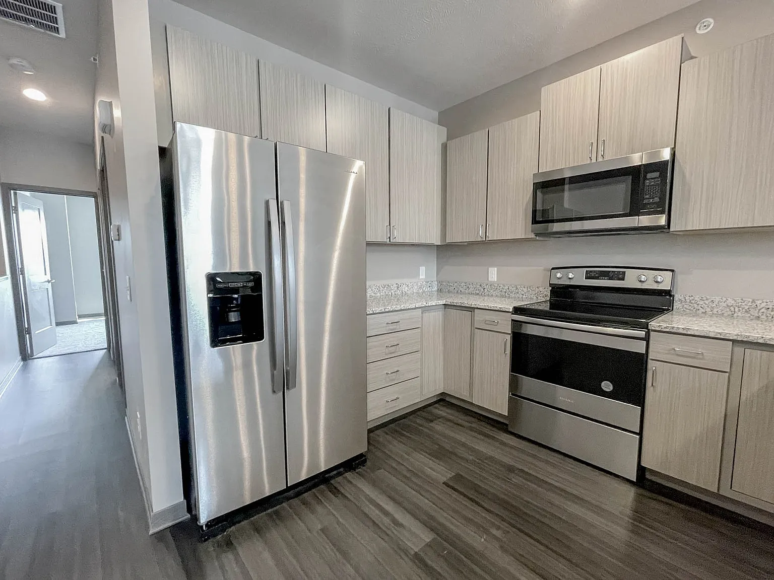 1 bed, 892 sqft, $1,295 — Photo 4