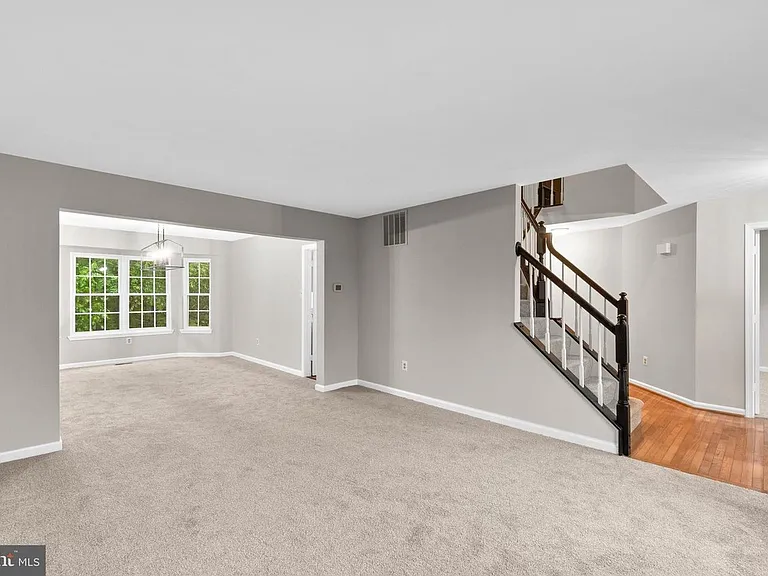320 Kalorama Rd — Photo 28