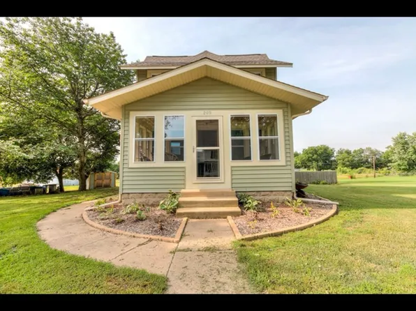 209 W Commercial St, White Heath, IL 61884