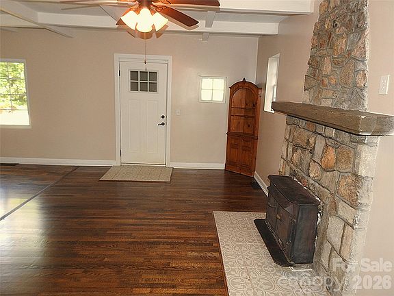 4th image of 201 Merriman Rd