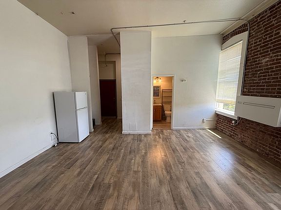 4th image of 419 Georgia St #212