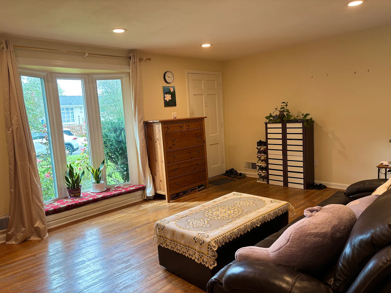 4 bed, 1900 sqft, $3,300 — Photo 2