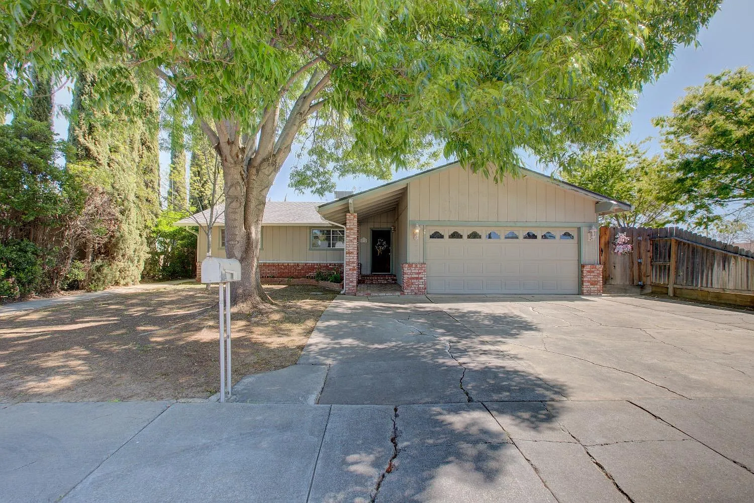 534 Lola Ln photo 1