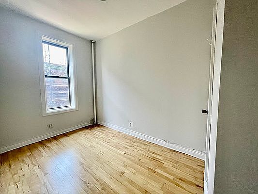 4th image of 132 Thompson St APT 26