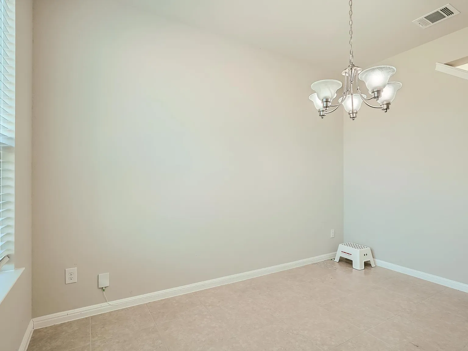 3 bed, 2.5 bath, 2221 sqft, $2,249 — Photo 4