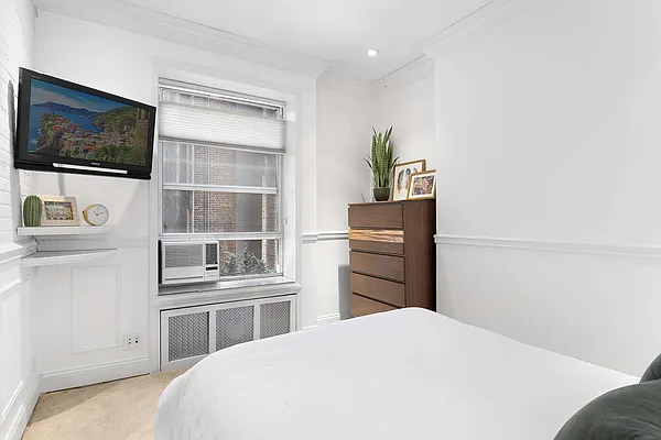 Sold by Compass | media 6