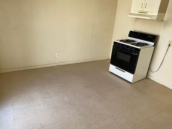 5th image of 153 N Victoria Ave