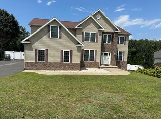 26 Ivy Ln, Dupont, PA 18641