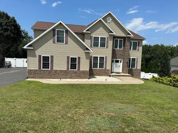 26 Ivy Ln, Dupont, PA 18641