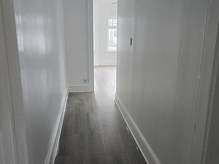 Atlantic Ave — Photo 15