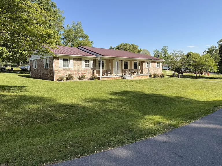 116 Walton Ct — Photo 1