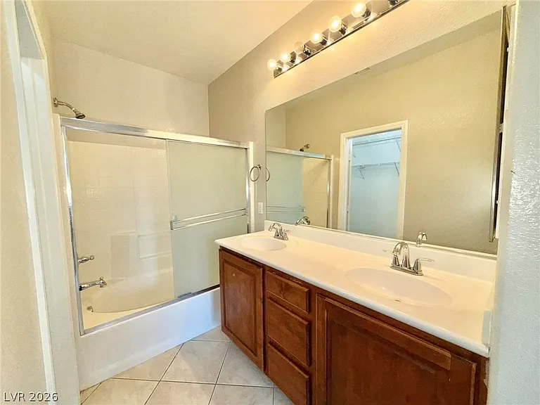 8565 Vestia Ct — Photo 10