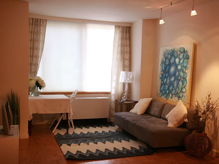 201 W 72nd St #3J — Photo 2