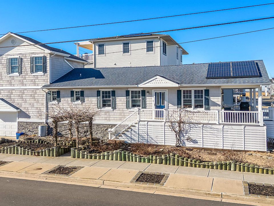 1st image of 208 New York Ave