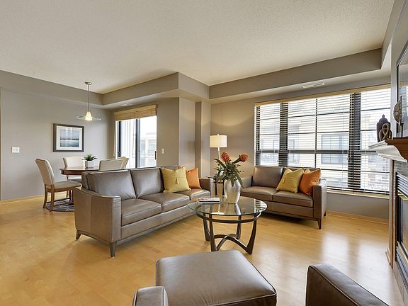 2nd image of 820 Emerald St APT 413