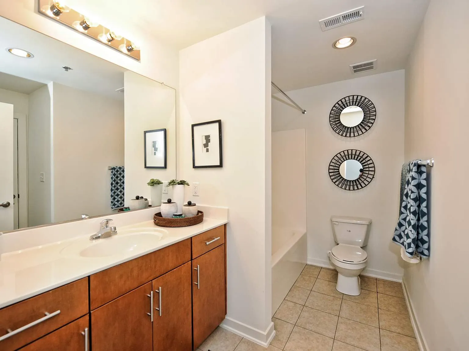 525 East 15th Street Charlotte — Photo 3