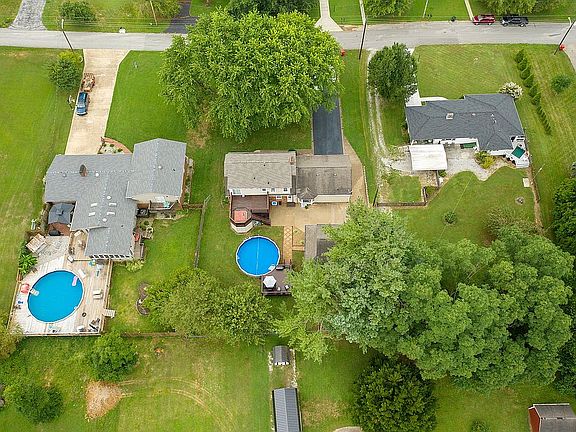 3rd image of 1011 Greenview Dr