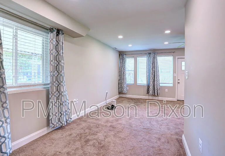 330 Compton Ave — Photo 16