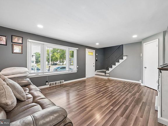 5th image of 5022 River Rd
