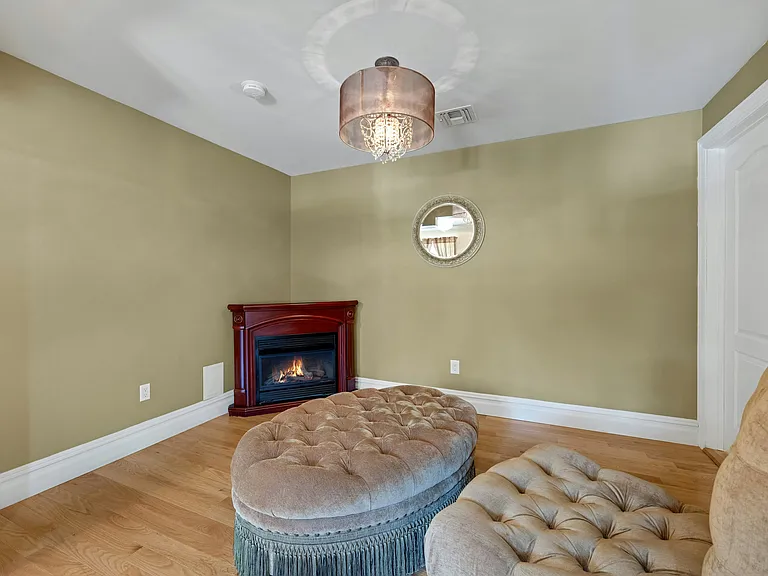 252 Mabel Pl — Photo 32