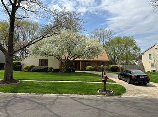 3913 Farhills Dr, Champaign, IL