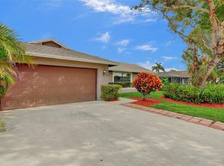 104 Parkwood Dr, Royal Palm Beach, FL 33411