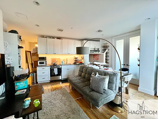 Rented by Hagstrom Management Inc | media 109