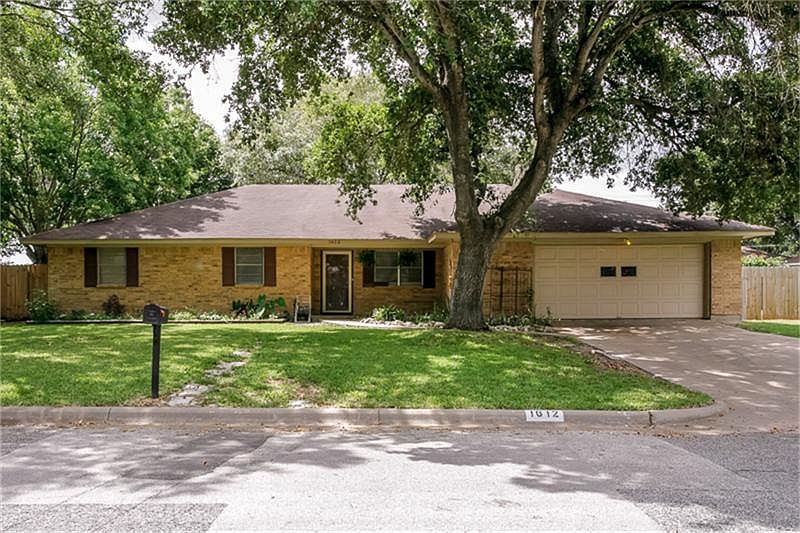 Large lot with Mature tree's
